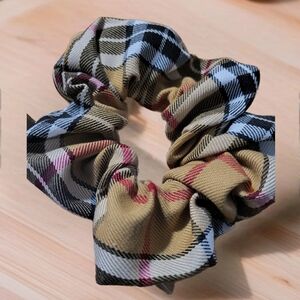 Plaid Scrunchie - Black, White, Tan